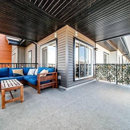 Bright Luxe Condo, Ac, Top Floor, King Bed, Balcony! エドモントン エクステリア 写真