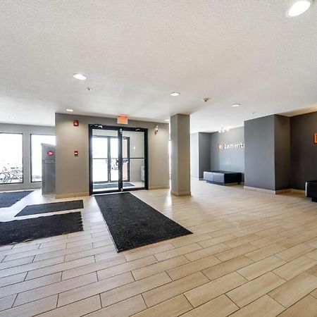 Bright Luxe Condo, Ac, Top Floor, King Bed, Balcony! エドモントン エクステリア 写真